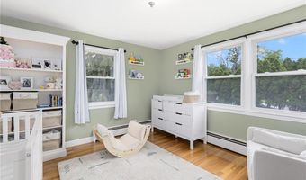 7 Jencks Rd, Cumberland, RI 02864