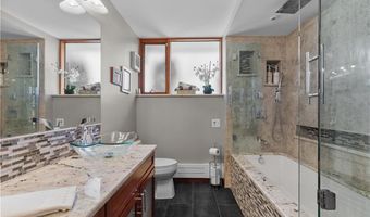 10 Ocean View Dr, Middletown, RI 02842