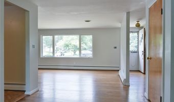 44 Cindy Ln, Warwick, RI 02886