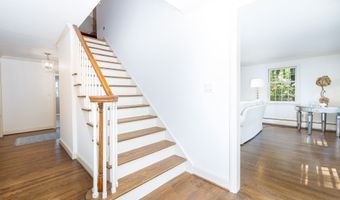 60 Old Wood Rd, Avon, CT 06001