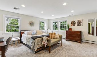 61 Harlem St, East Providence, RI 02916
