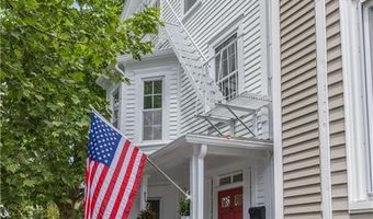 28 Young St 1, Newport, RI 02840