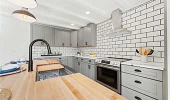 95 Capstan St, Jamestown, RI 02835