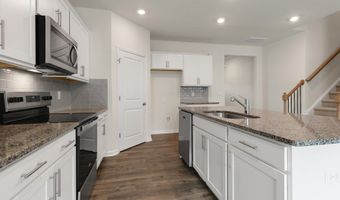 1067 Misty Creek Dr, Aberdeen, NC 28315