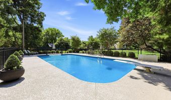 11005 Park Rd, Anchorage, KY 40223
