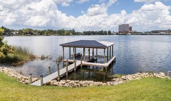 808 EDGEWATER Dr, Orlando, FL 32804