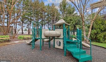 4870 EISENHOWER Ave 407, Alexandria, VA 22304