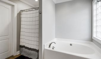 1204 Crestbrook Dr, Albertville, AL 35950