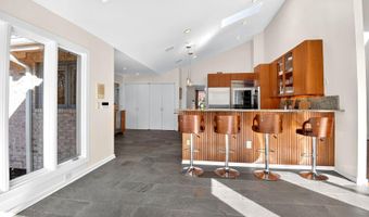 9209 VENDOME Dr, Bethesda, MD 20817