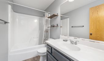 1421 N Lakeside Dr, Andover, KS 67002