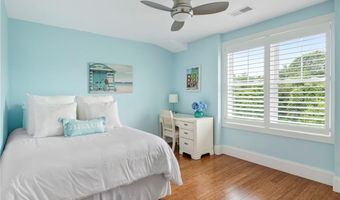 100 Algonquin Rd 13, Narragansett, RI 02882