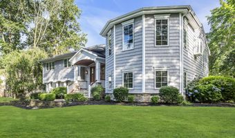 26 Crest Rd, Middletown, NJ 07748