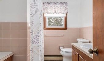 141 Peckham Rd, Little Compton, RI 02837