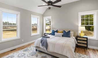 8 Stone Creek Dr, Brentwood, NH 03833
