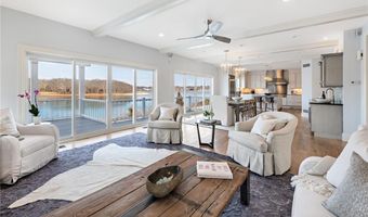 1040 Buttonwoods Ave, Warwick, RI 02886