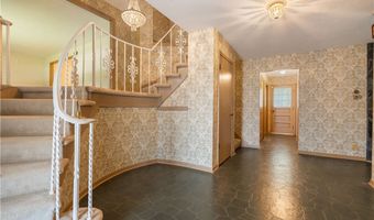 4741 Laburnum Dr, Akron, OH 44319