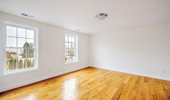 29 Graves Ave, North Smithfield, RI 02896