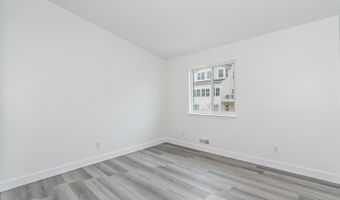 1366 N Bay Dr, Ann Arbor, MI 48103