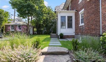 26 Narragansett Ave, Newport, RI 02840
