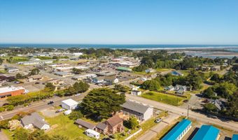 318 11TH St, Bandon, OR 97411