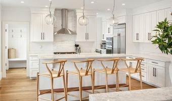 24 School St, Newport, RI 02840