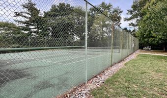 118 ROBERTS Ln 300, Alexandria, VA 22314