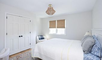 8 Key Ct, Newport, RI 02840