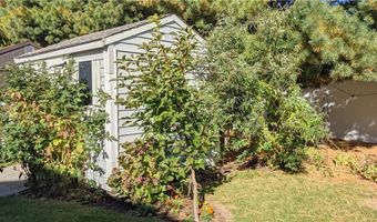 4 Spinnaker Dr, East Providence, RI 02915