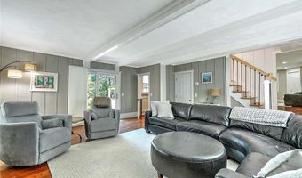 1216 E Main Rd, Middletown, RI 02842