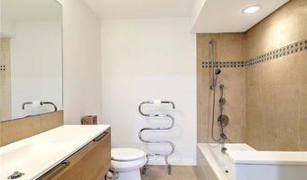 25 Fort Hill Rd, Bristol, RI 02809