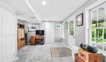 84 Country Hill Ln, North Kingstown, RI 02852