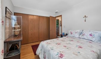 89 S Clarendon Ave, Addison, IL 60101