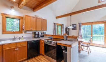 29 Roundy Brook Rd, Burke, VT 05871