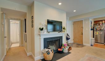 2100 N SCOTT St 103, Arlington, VA 22209