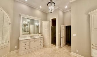 708 Town And Country Dr, Adel, GA 31620