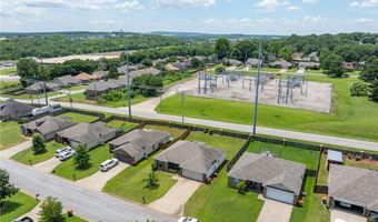 221 Regency Dr, Barling, AR 72923