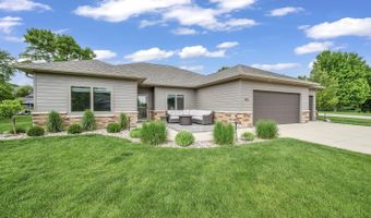 905 Emerald Pines Dr, Arnolds Park, IA 51331