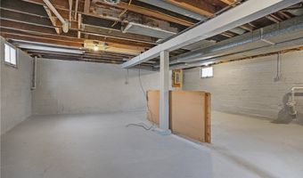 2218 Lee Dr, Akron, OH 44306