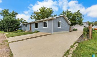 306 E Maple St, Beresford, SD 57004