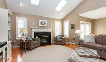 14 Pebble Beach Dr, Bedford, NH 03110