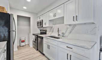 1211 S EADS St 810, Arlington, VA 22202