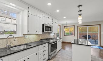 2551 23RD Rd N, Arlington, VA 22207