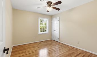 4003 KLOMAN St, Annandale, VA 22003
