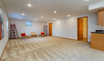 4817 Waller St, Ames, IA 50014