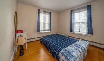 744 Hammond St, Bangor, ME 04401