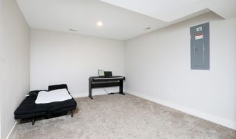 5421 Rowling Dr, Ames, IA 50014