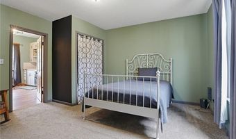 1115 7th St, Baldwin City, KS 66006