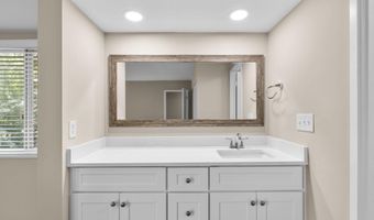 13 FARSTA Ct, Rockville, MD 20850