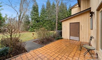 103 Pebble Creek Dr, Asheville, NC 28803