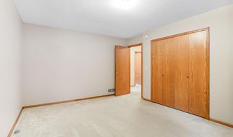 7454 Upper 24th St N, Oakdale, MN 55128